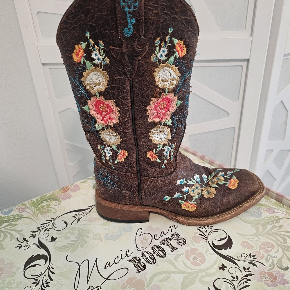 Macie Bean kids size 2 boots